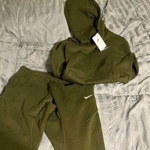 Nike Hoodie & Pants Set